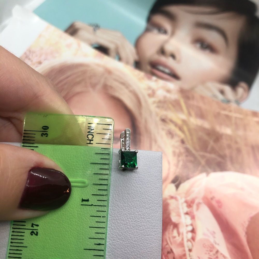 🌟 Emerald Sterling Silver Earring - Picture 5 of 6